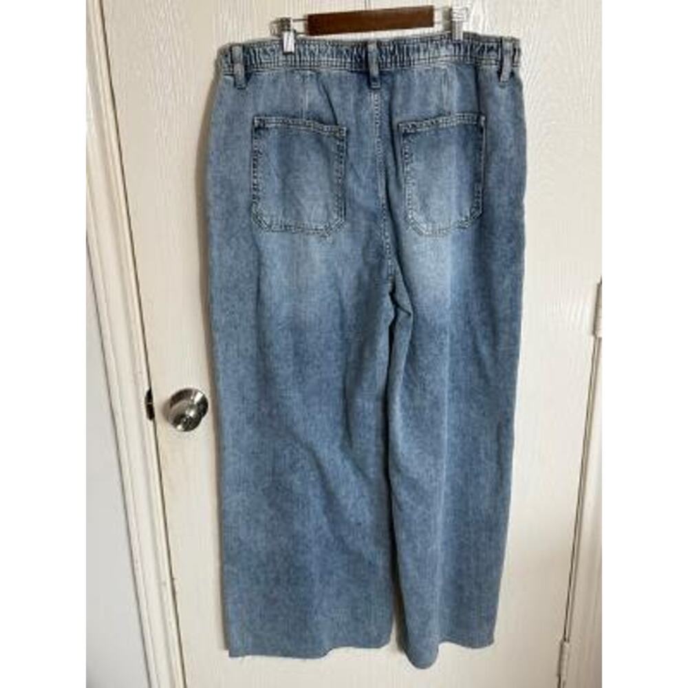 NWT Lucky Brand Patch Pocket Wide Leg Pull On Jeans Drawstring Light Wash -L - Picture 4 of 7